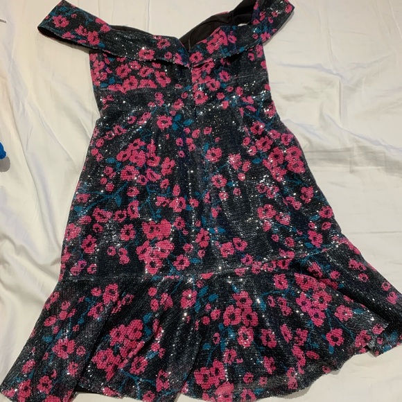 WAYF FLORAL CUTOUT DRESS - Picture 4 of 7